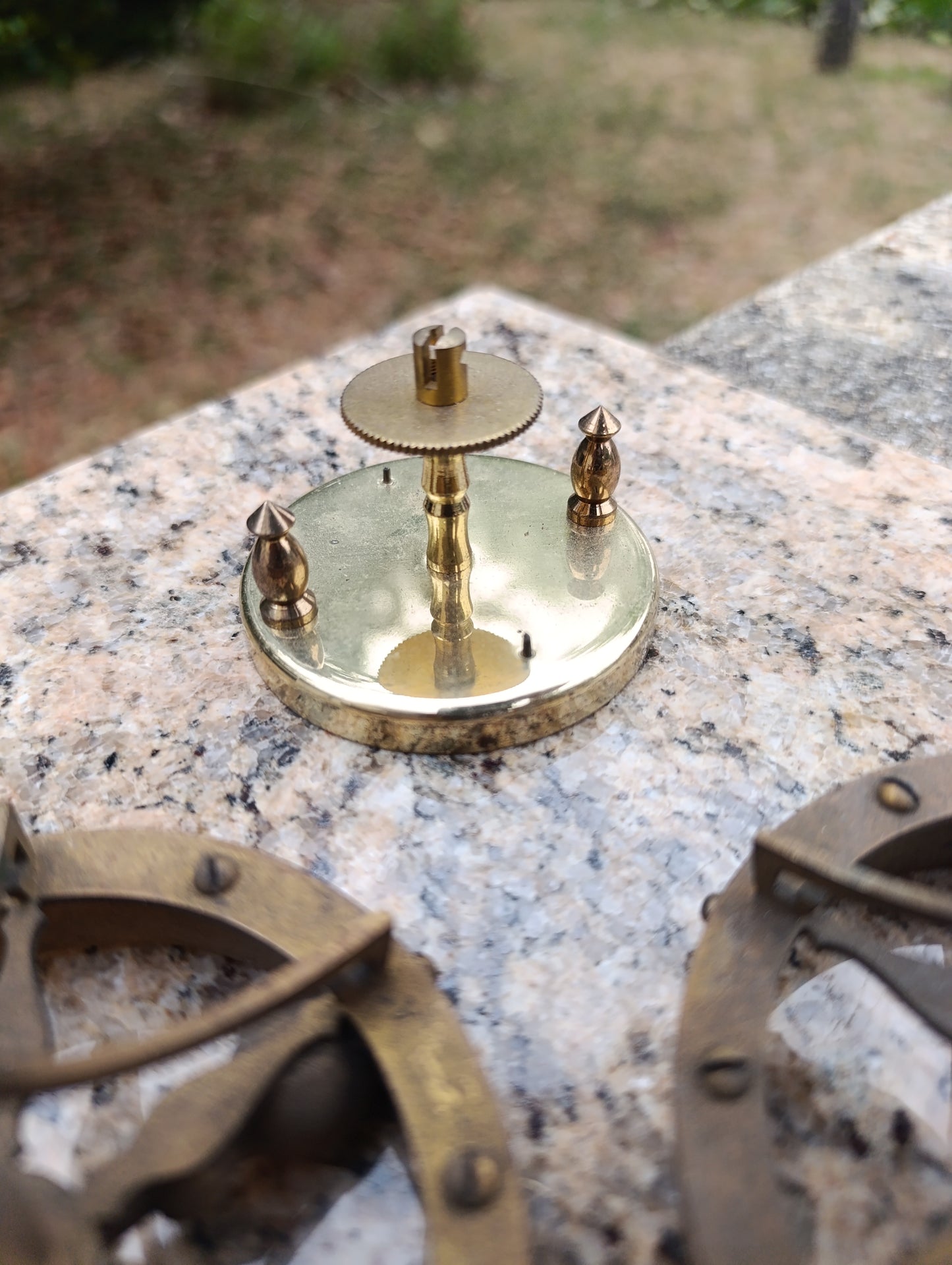 Lot de pièces de balanciers de pendule ancienne en laiton – Horlogerie