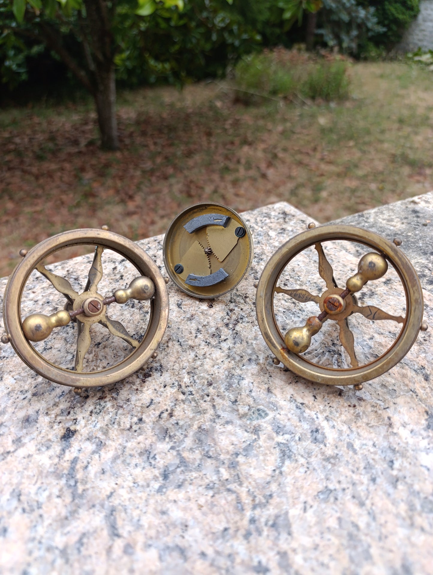 Lot de pièces de balanciers de pendule ancienne en laiton – Horlogerie
