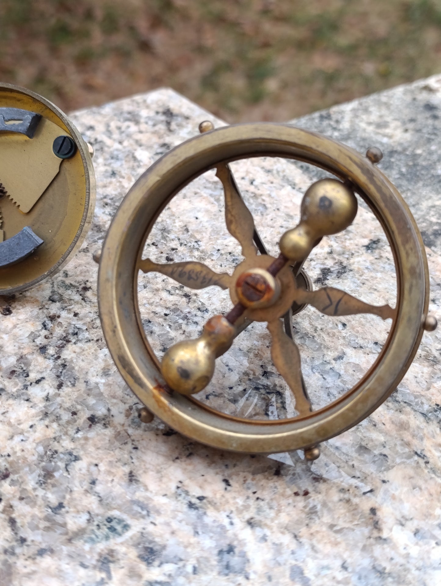 Lot de pièces de balanciers de pendule ancienne en laiton – Horlogerie