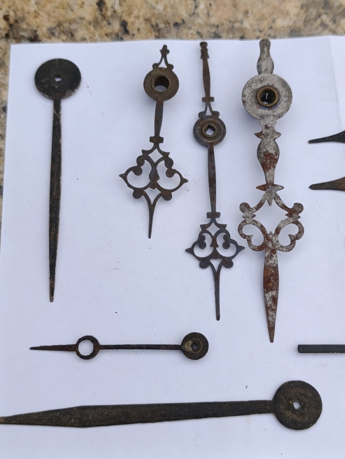 Lot d’aiguilles anciennes pour pendules et horloges – Pièces d’horlogerie