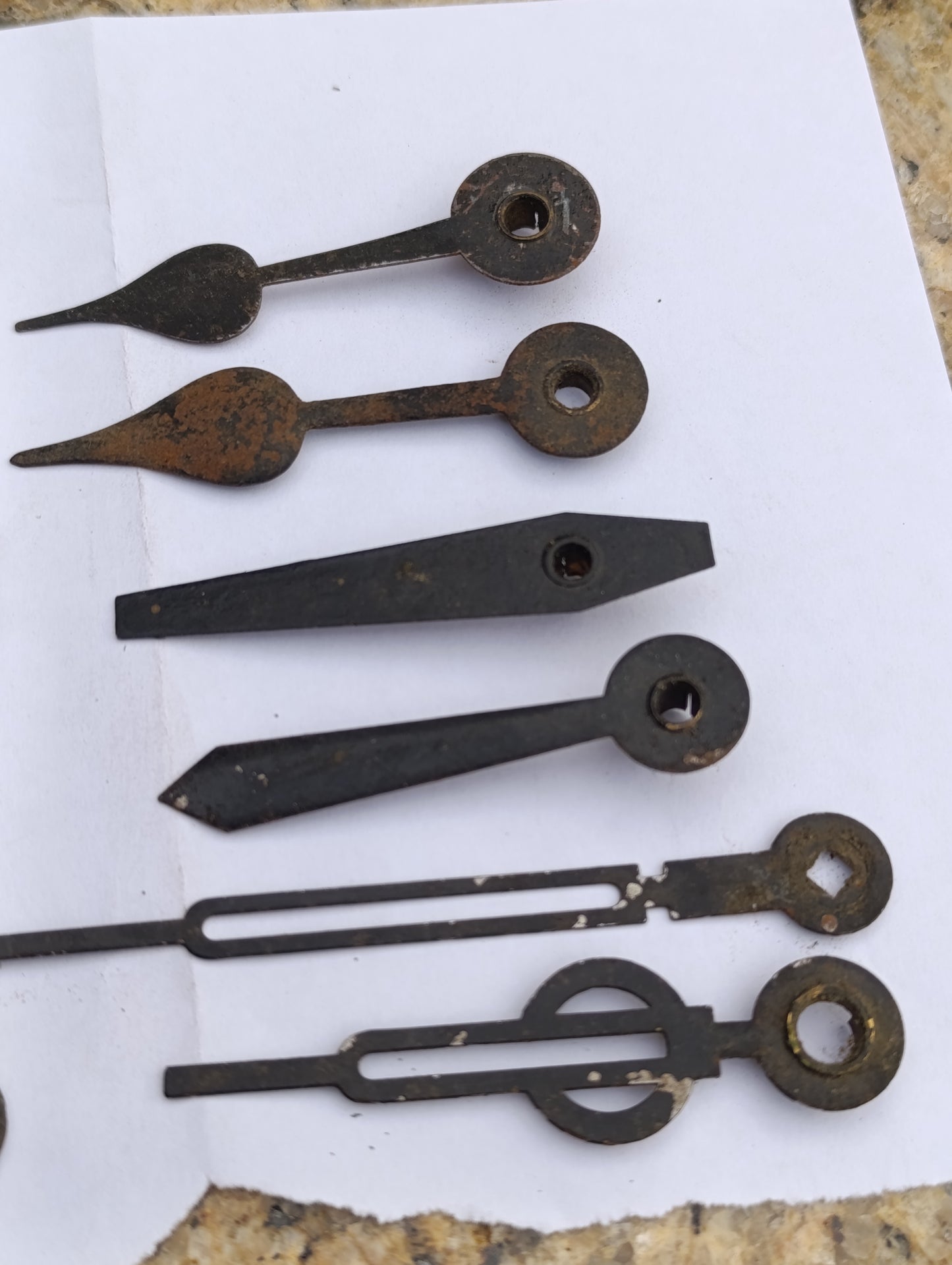 Lot d’aiguilles anciennes pour pendules et horloges – Pièces d’horlogerie