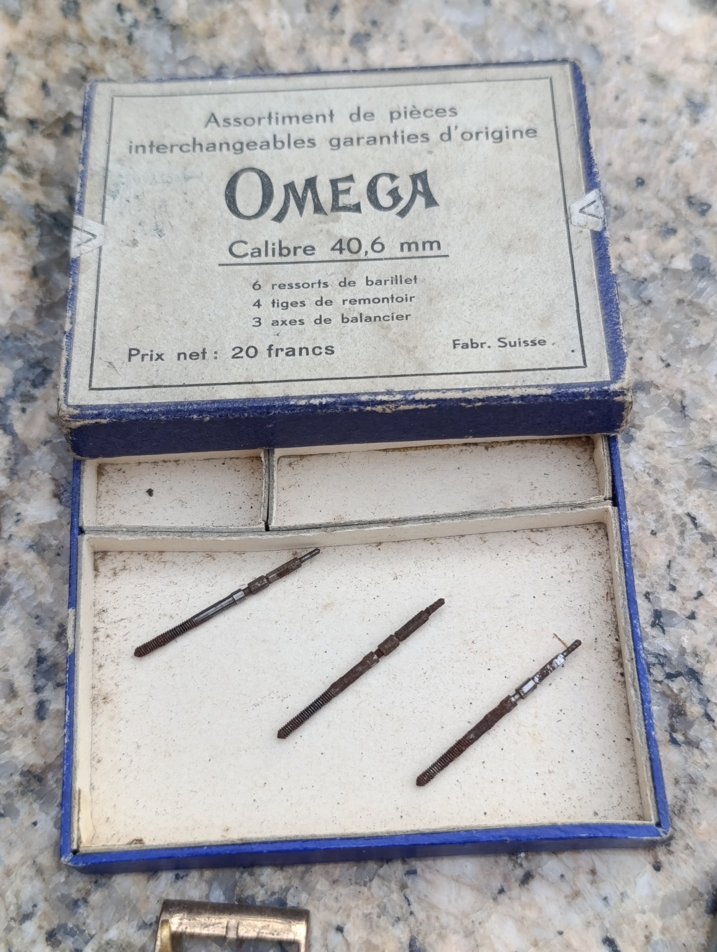 Lot ancien pièces d’horlogerie montres + boîte Omega calibre 40,6 mm