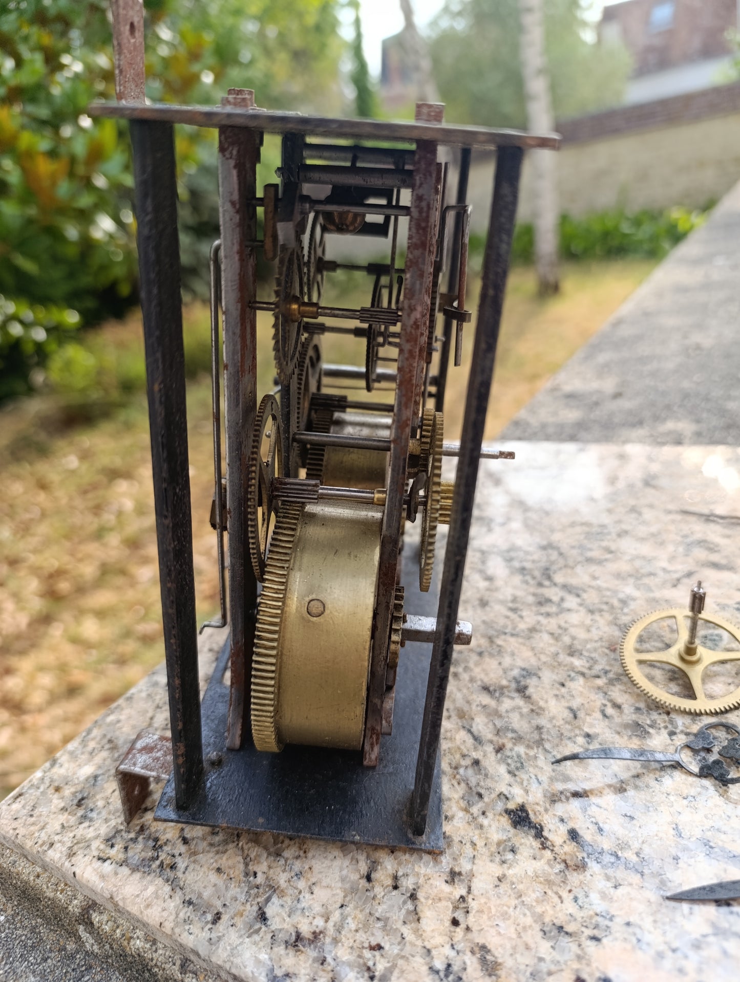Ancien mouvement de pendule mécanique à deux barillets avec aiguilles – Pour pièces ou restauration