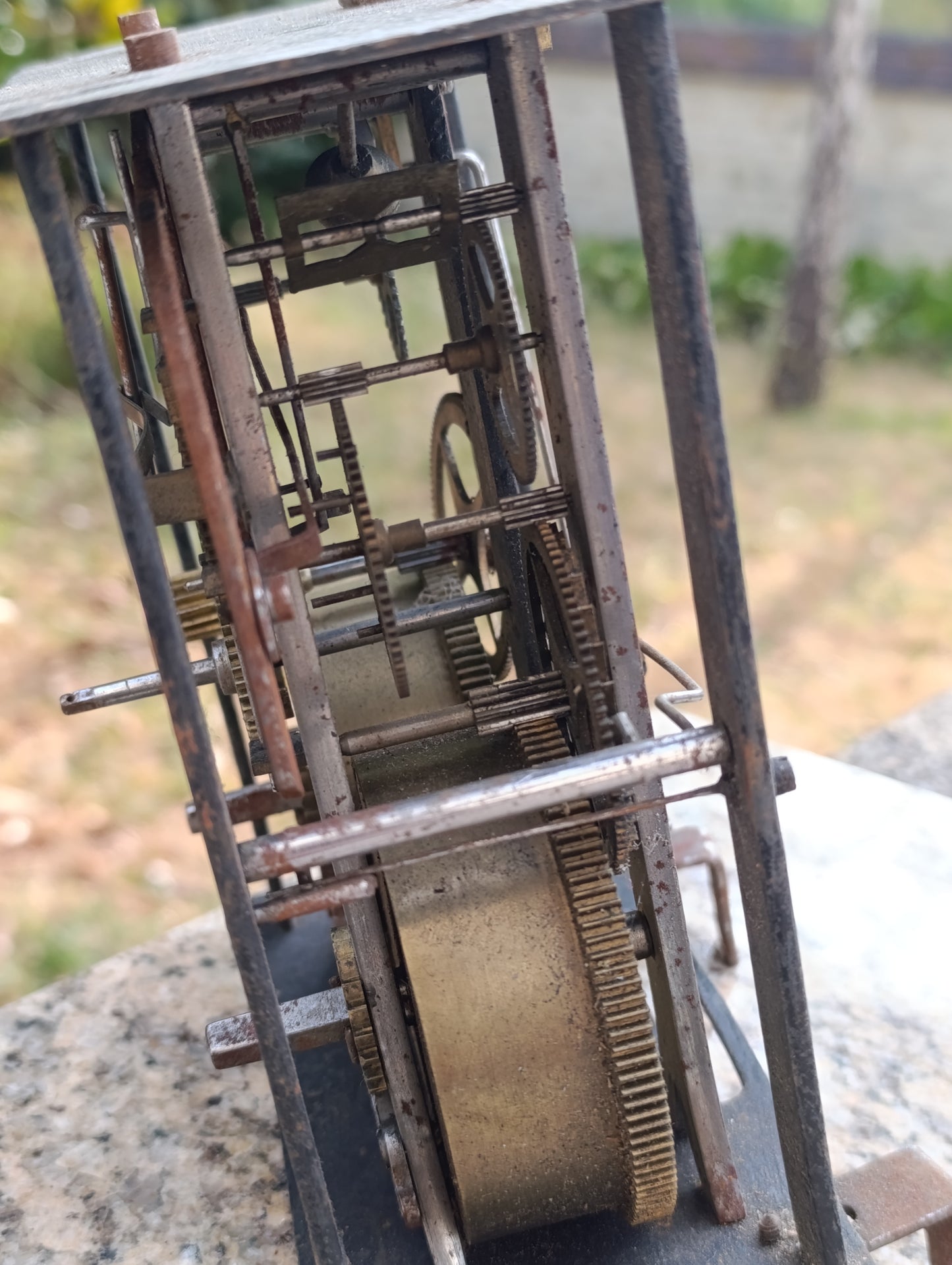 Ancien mouvement de pendule mécanique à deux barillets avec aiguilles – Pour pièces ou restauration