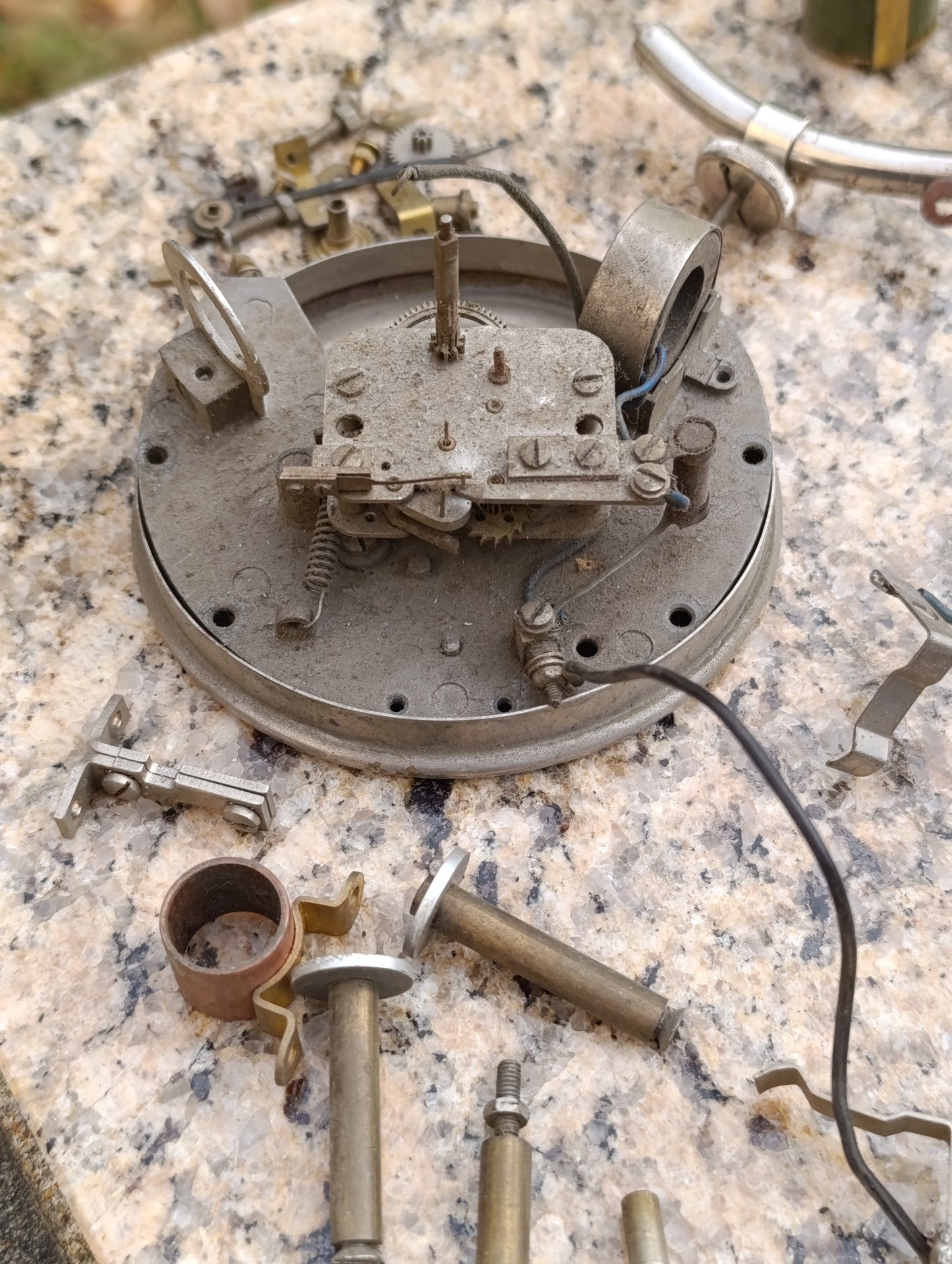 Rare pendule ATO Léon Hatot Art Déco électromagnétique vers 1930