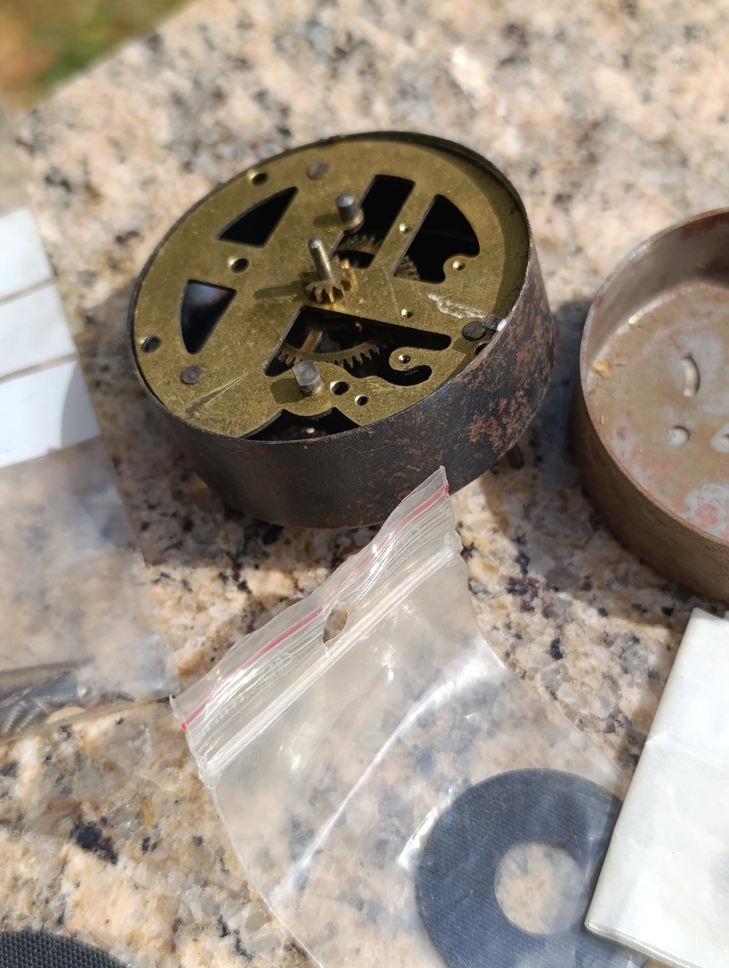 Lot de pièces d’horlogerie anciennes – Mouvement JAZ, SELVA, mécanismes et fournitures