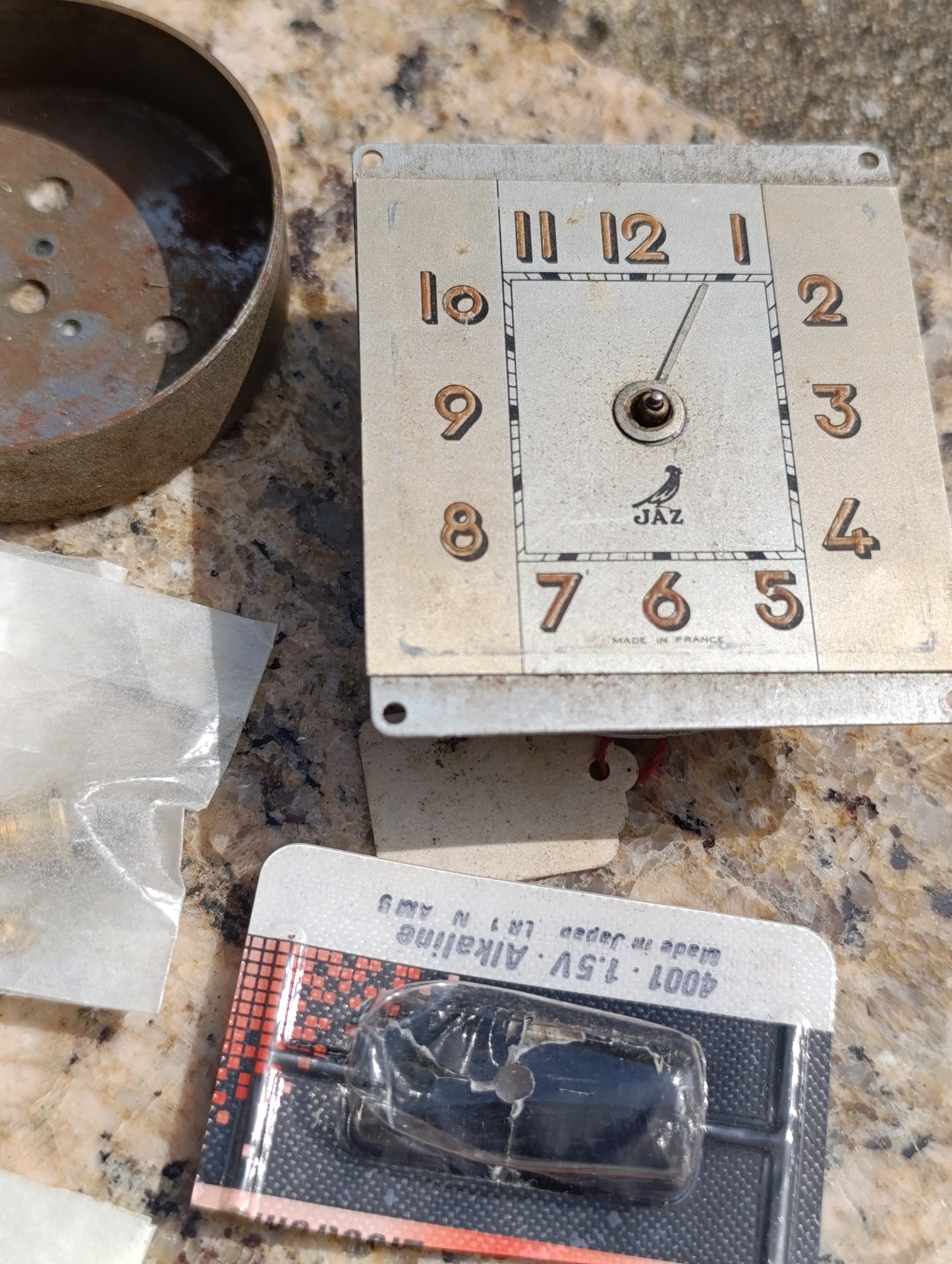 Lot de pièces d’horlogerie anciennes – Mouvement JAZ, SELVA, mécanismes et fournitures
