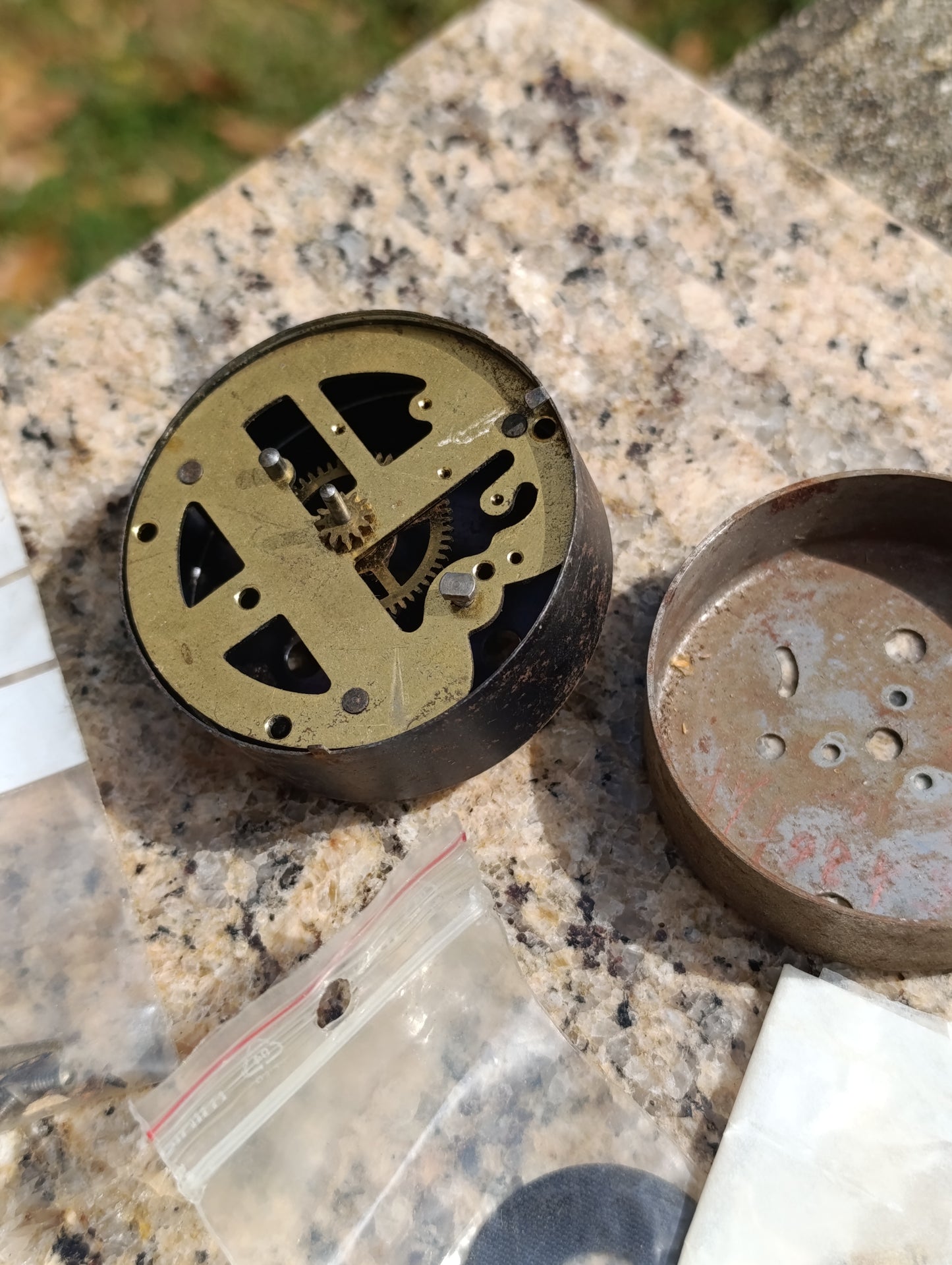 Lot de pièces d’horlogerie anciennes – Mouvement JAZ, SELVA, mécanismes et fournitures