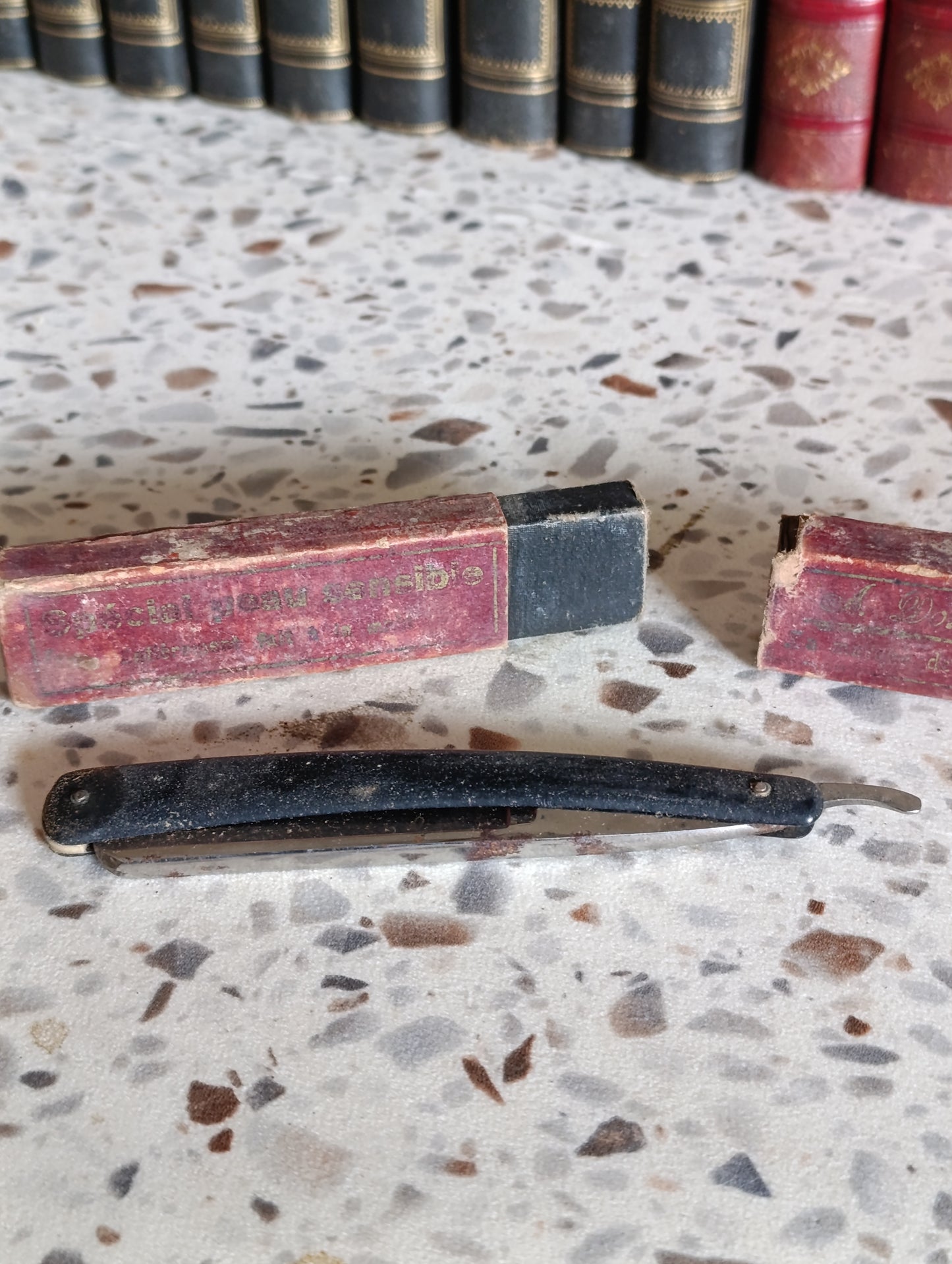 Ancien rasoir coupe-chou PERFECTA Spécial peau sensible avec boîte