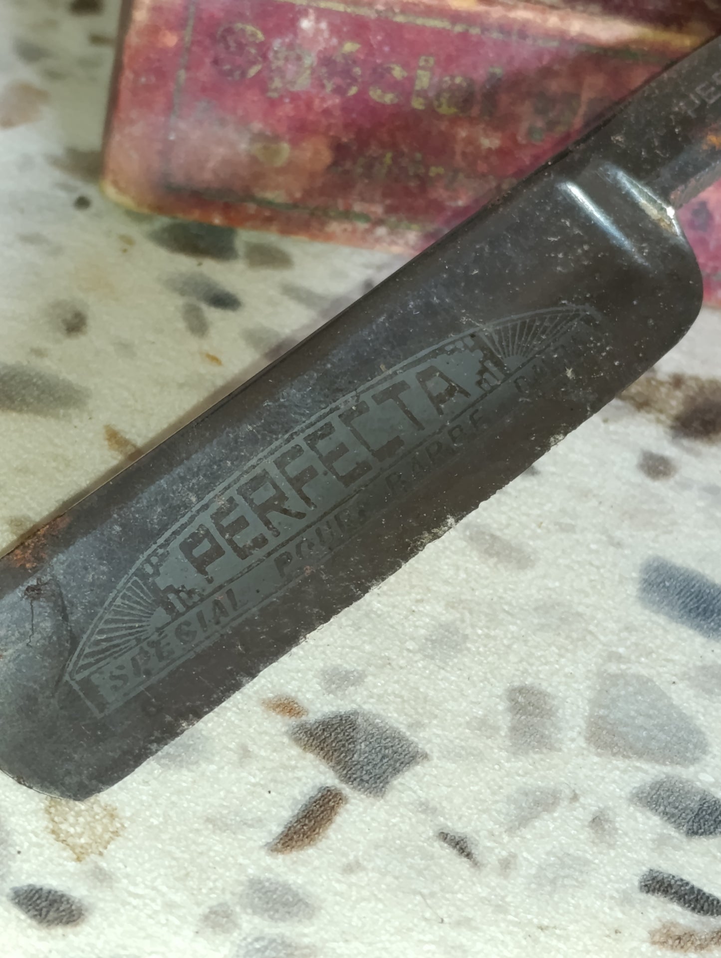 Ancien rasoir coupe-chou PERFECTA Spécial peau sensible avec boîte