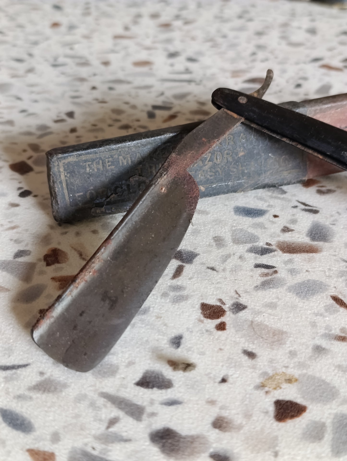 Ancien rasoir coupe-chou avec boîte d’origine – rasoir droit de barbier