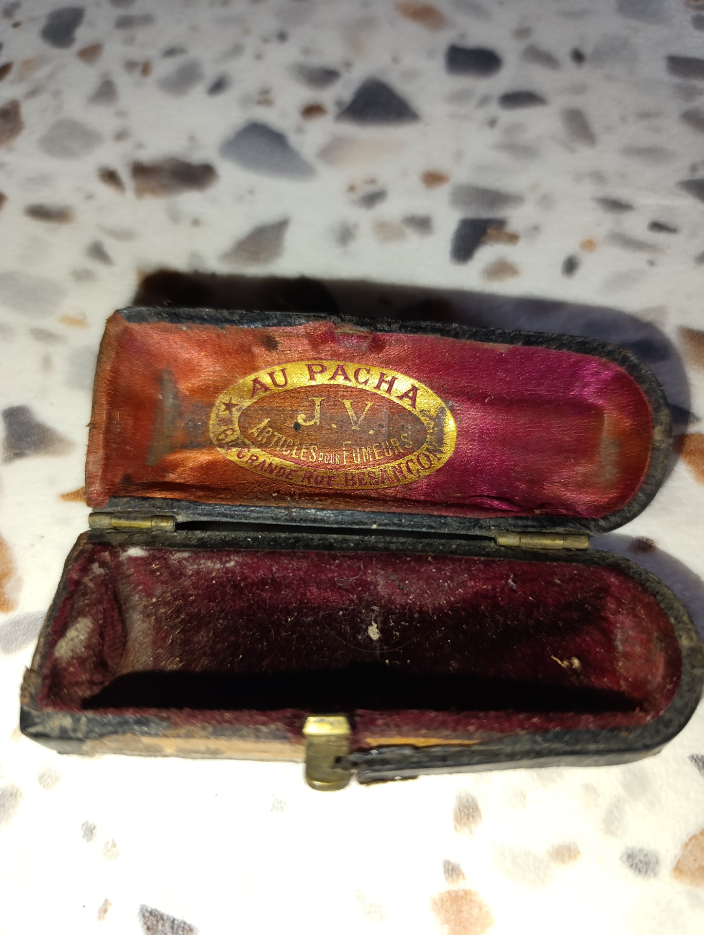 Ancienne petite pipe Au Pacha Besançon avec étui d’origine – J.V.