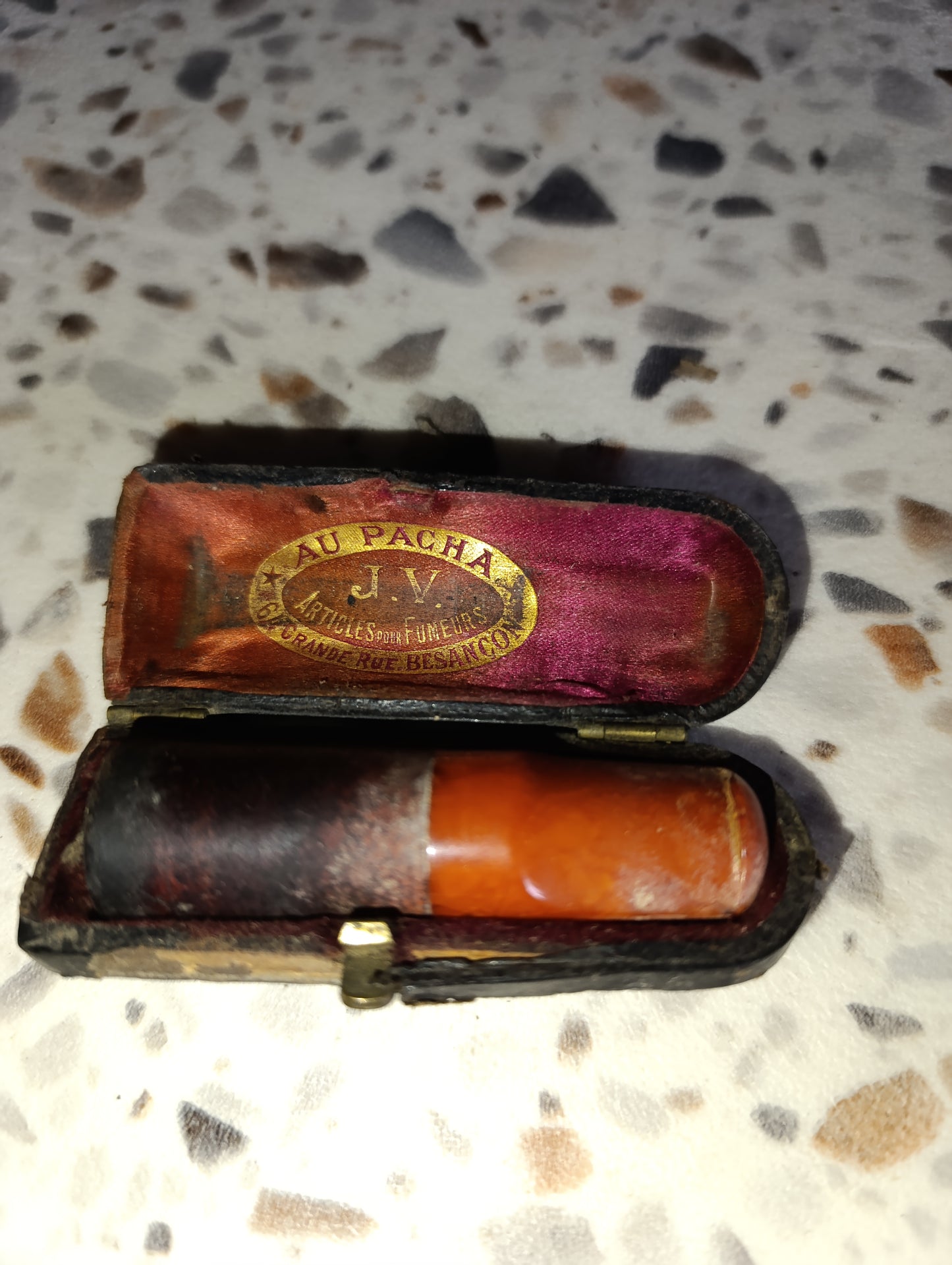 Ancienne petite pipe Au Pacha Besançon avec étui d’origine – J.V.
