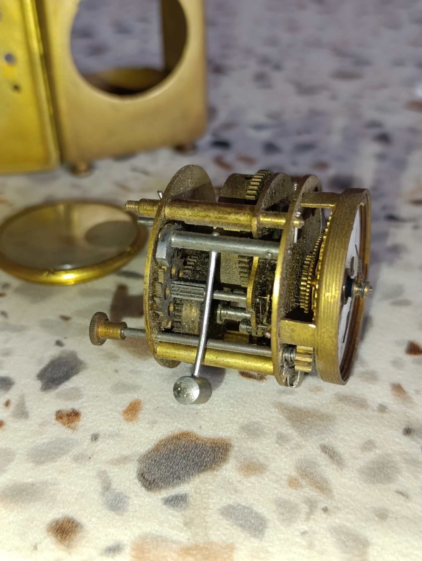Ancienne pendulette réveil miniature en laiton – mécanisme mécanique à restaurer