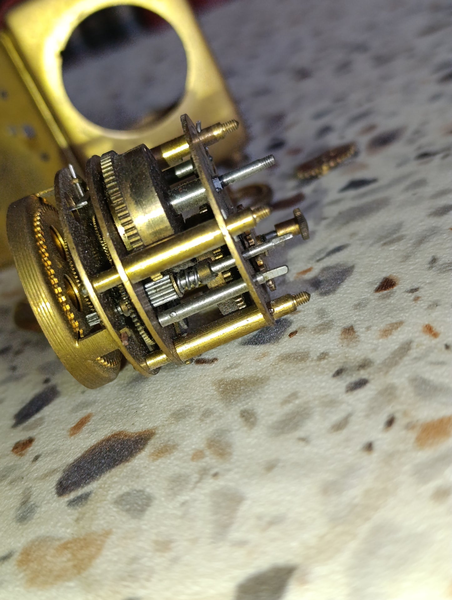 Ancienne pendulette réveil miniature en laiton – mécanisme mécanique à restaurer