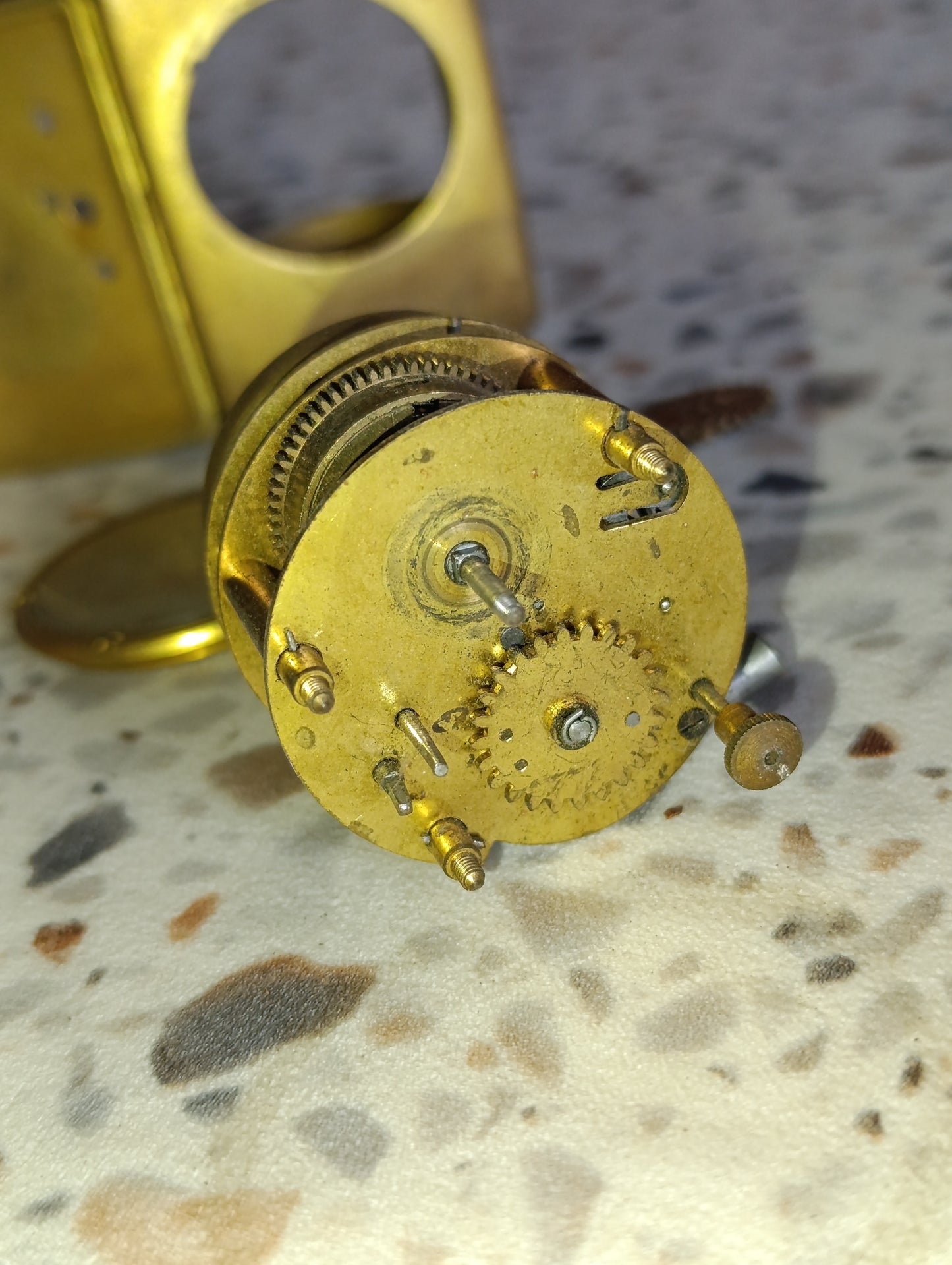 Ancienne pendulette réveil miniature en laiton – mécanisme mécanique à restaurer