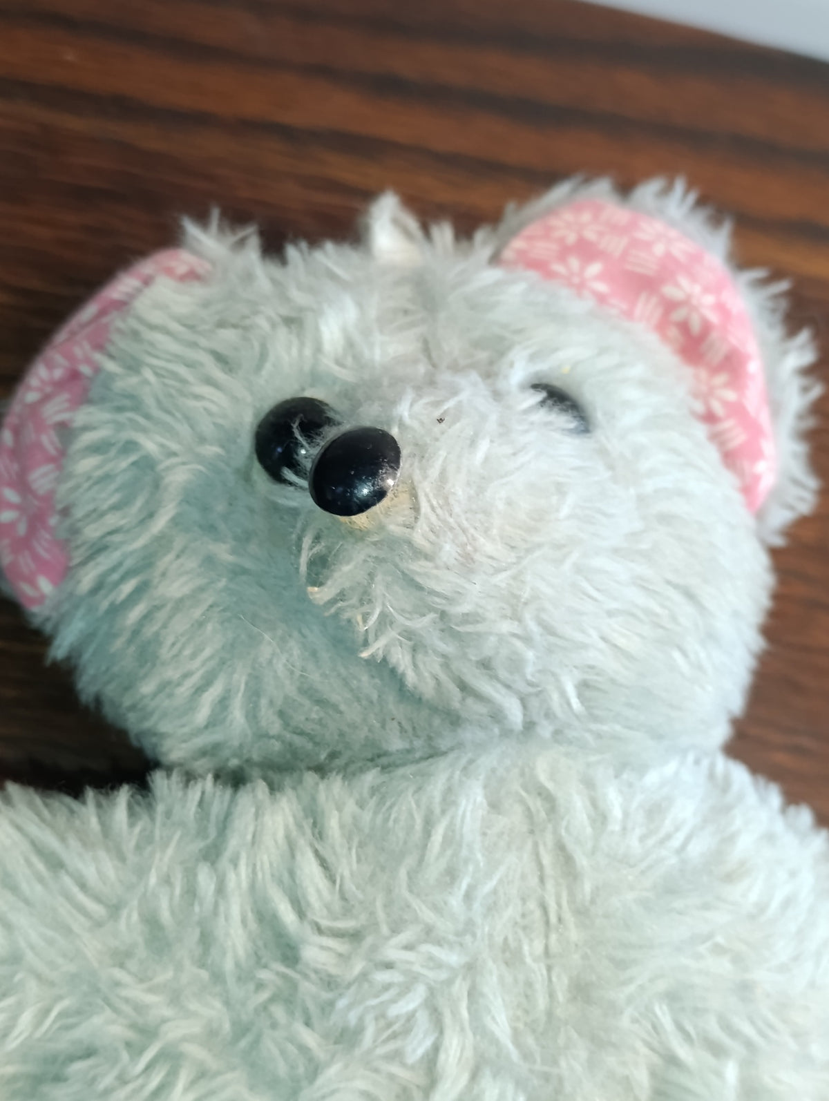 Peluche souris grise vintage aux oreilles roses fleuries