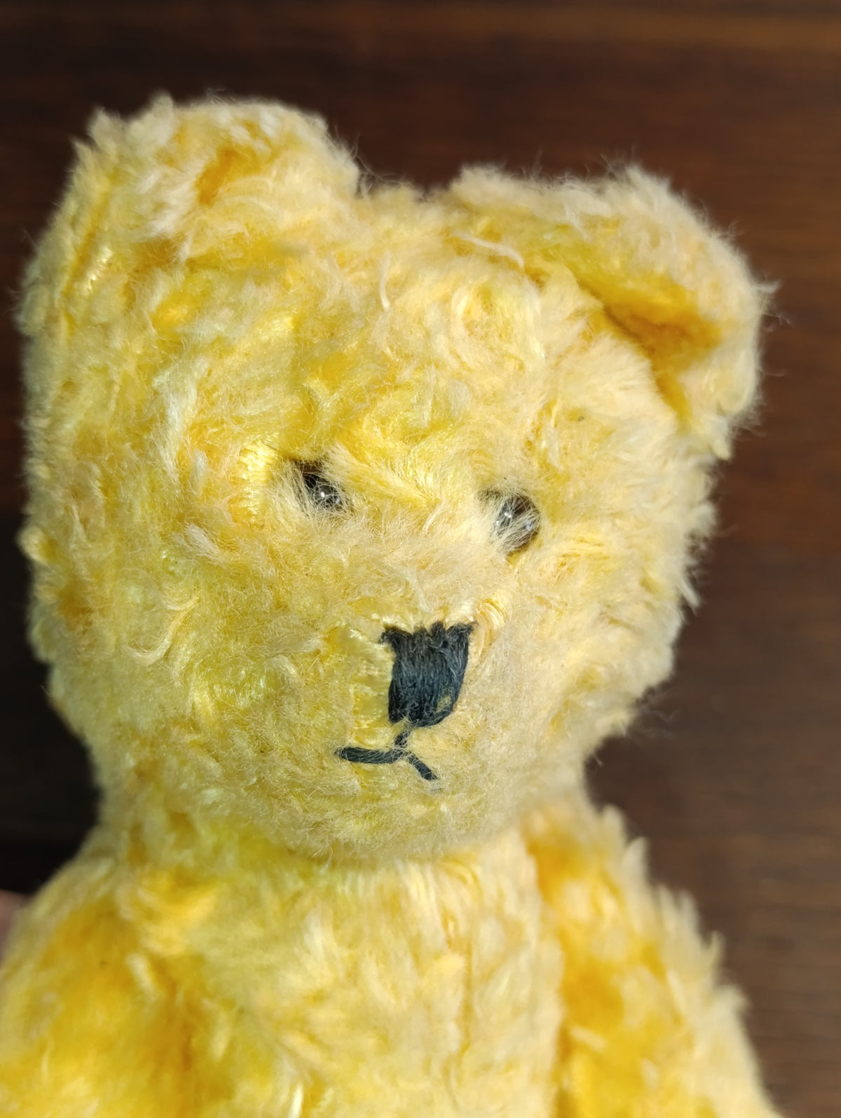 Ours en peluche ancien jaune – 23 cm – nez brodé