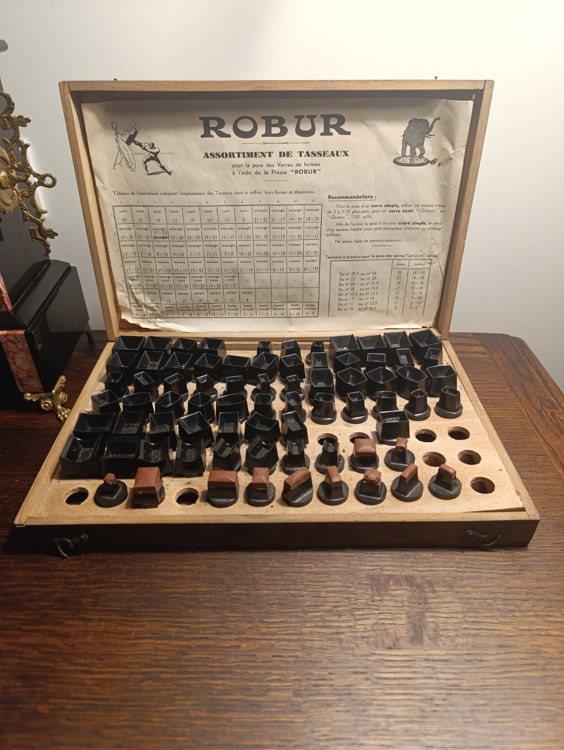 Coffret ROBUR de tasseaux pour pose de verres de forme
