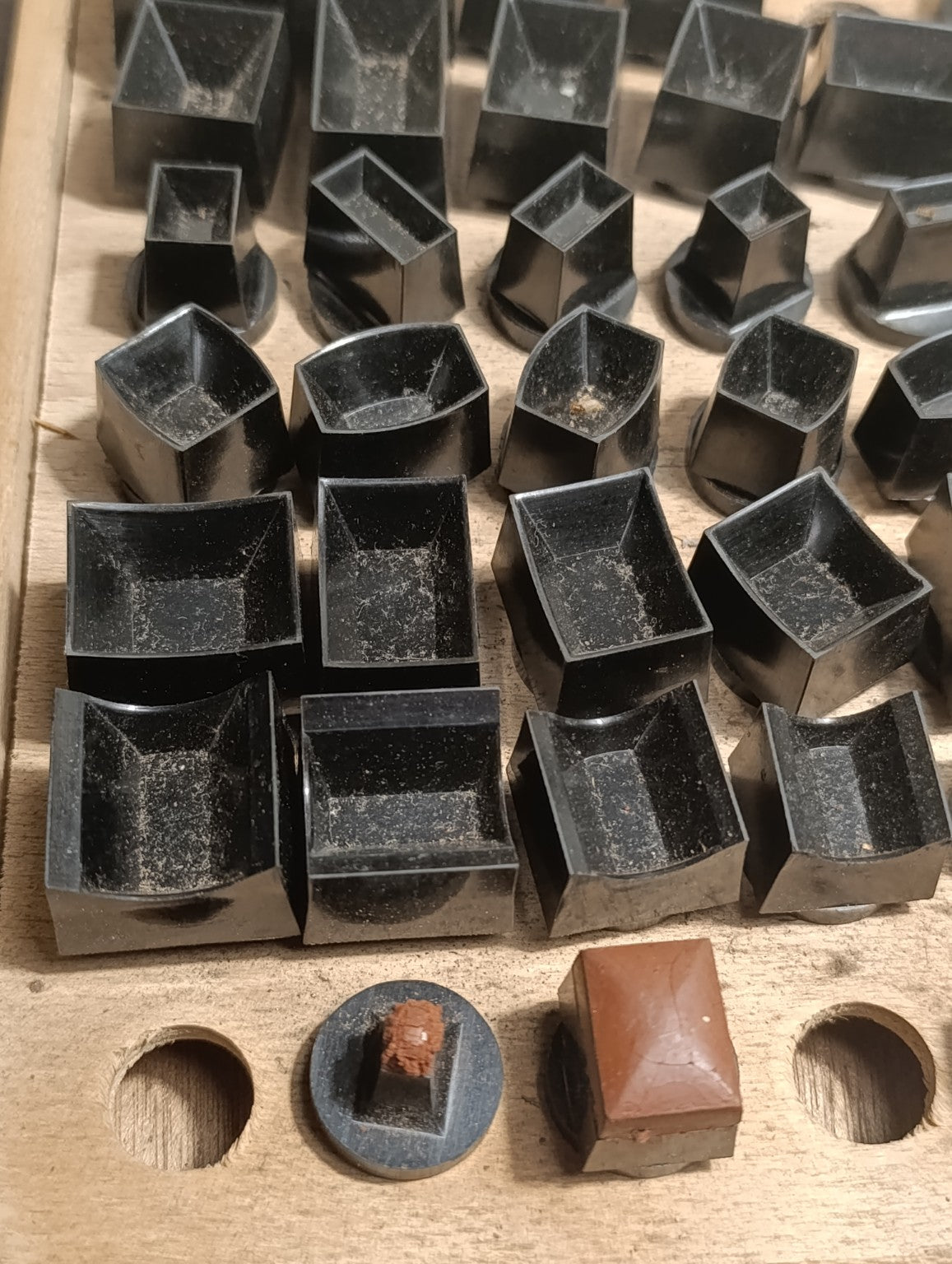 Détail des tasseaux et de leur état dans le coffret ROBUR
