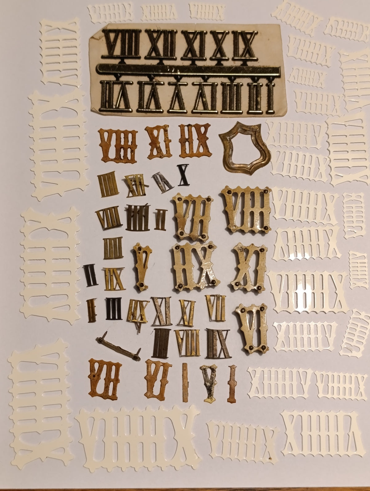 Grand lot de chiffres romains pour cadrans – fournitures d’horlogerie