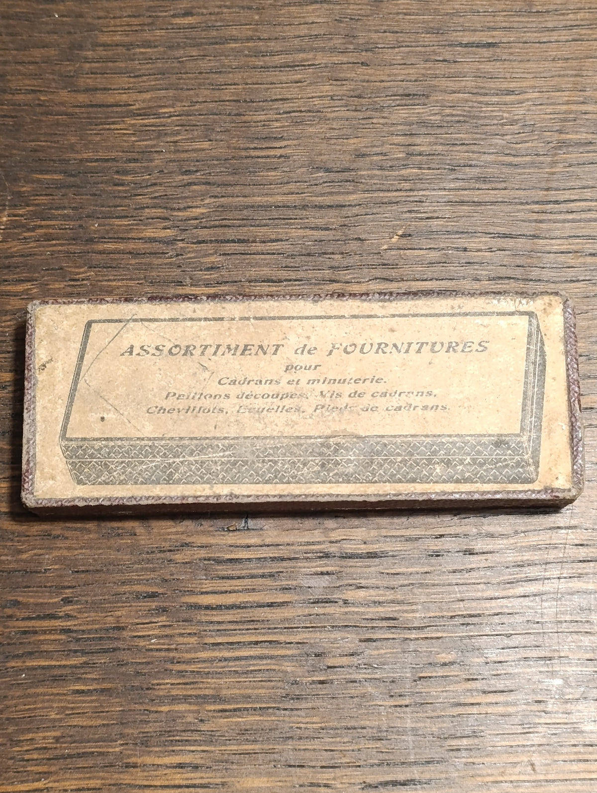 Boîte ancienne de fournitures pour cadrans et minuterie – 8 tubes garnis