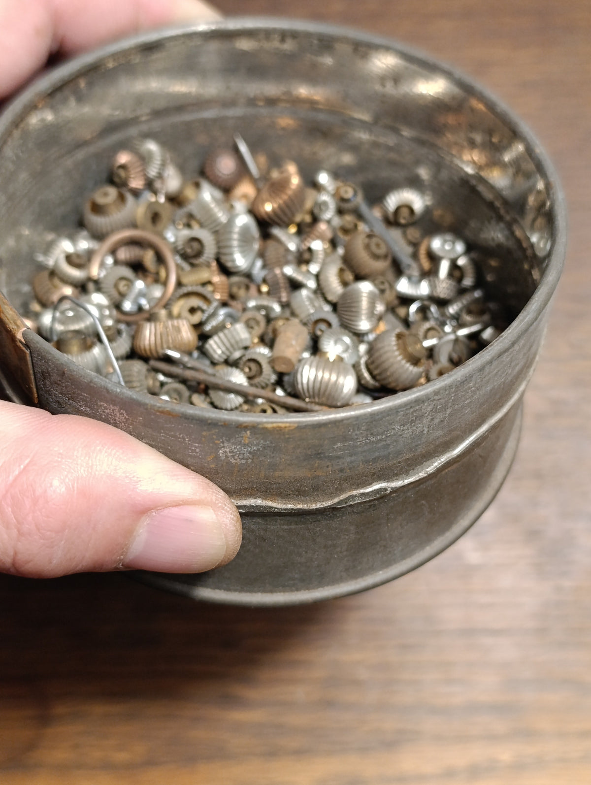 Grand lot de couronnes de montres à gousset et pièces de remontoir