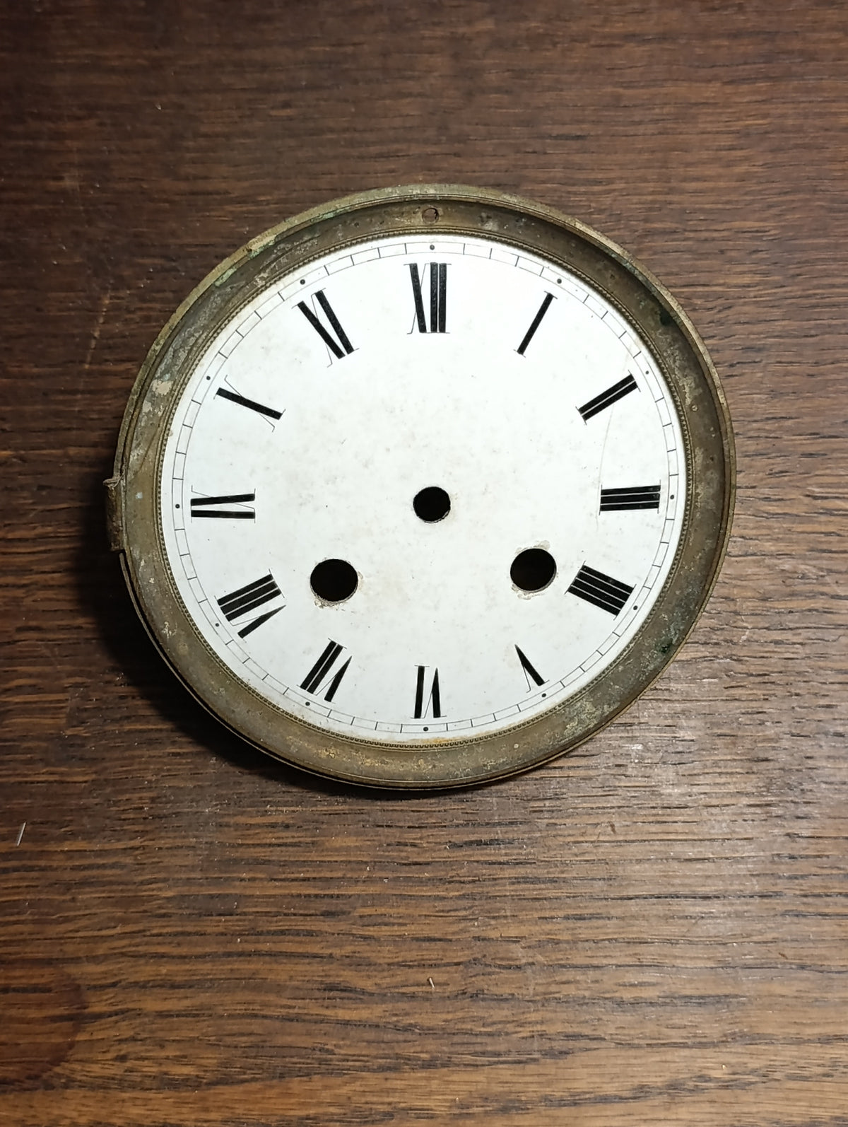 Cadran ancien de pendule émaillé à chiffres romains – diamètre 11,5 cm