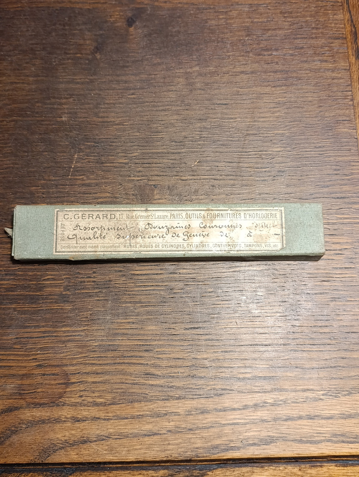 Boîte ancienne C. Gérard Paris avec 11 roues dentées et pignons d’horlogerie – vue 2