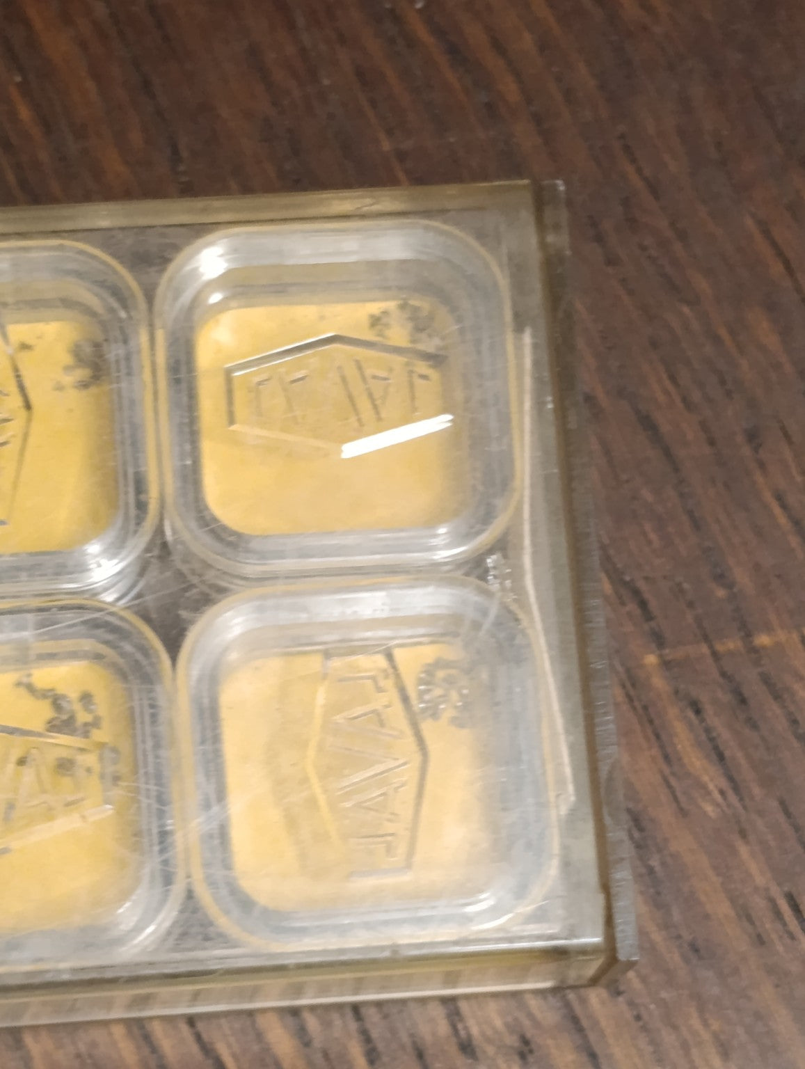 Lot de vis et fournitures d’horlogerie en boîtes Laval — détail 10