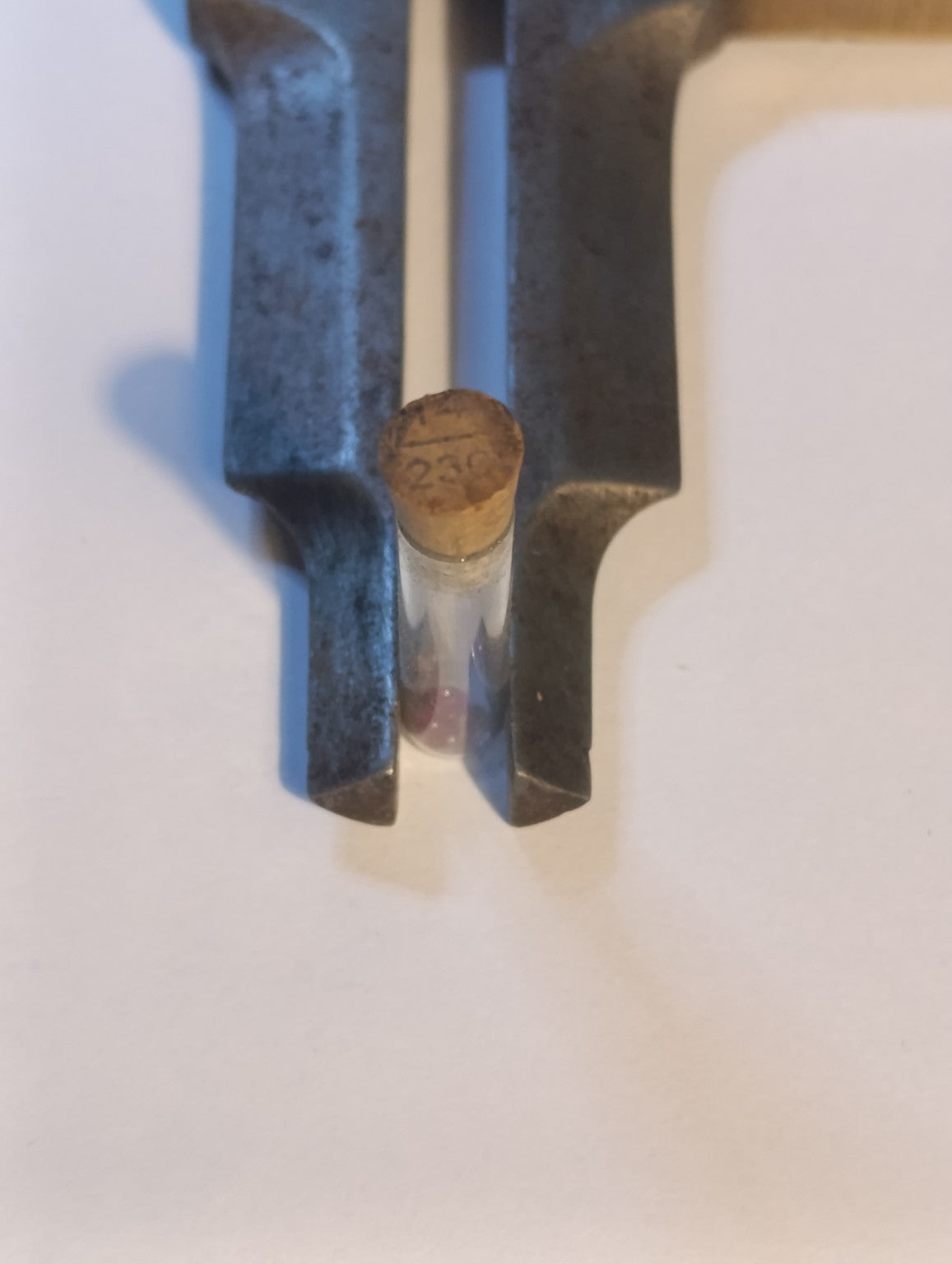 Fiole ancienne de rubis glaces référence 14/230