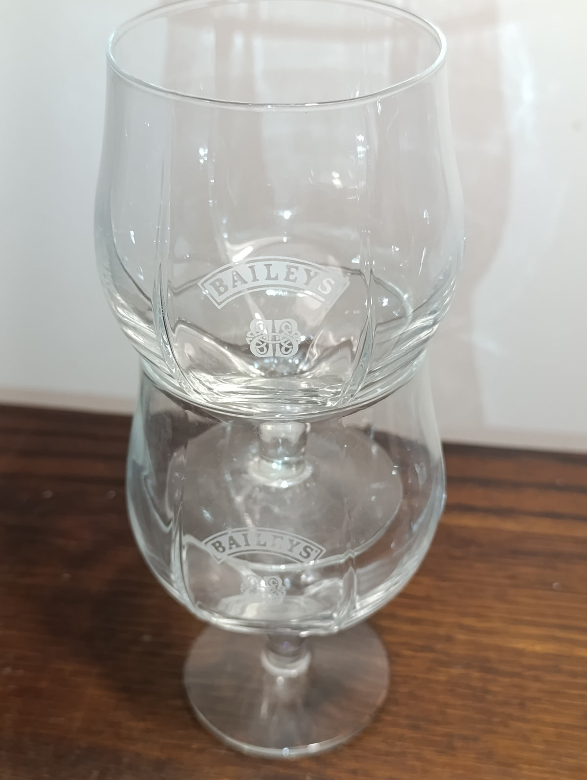 Lot de 2 verres Baileys en cristal à pied court – décor à facettes