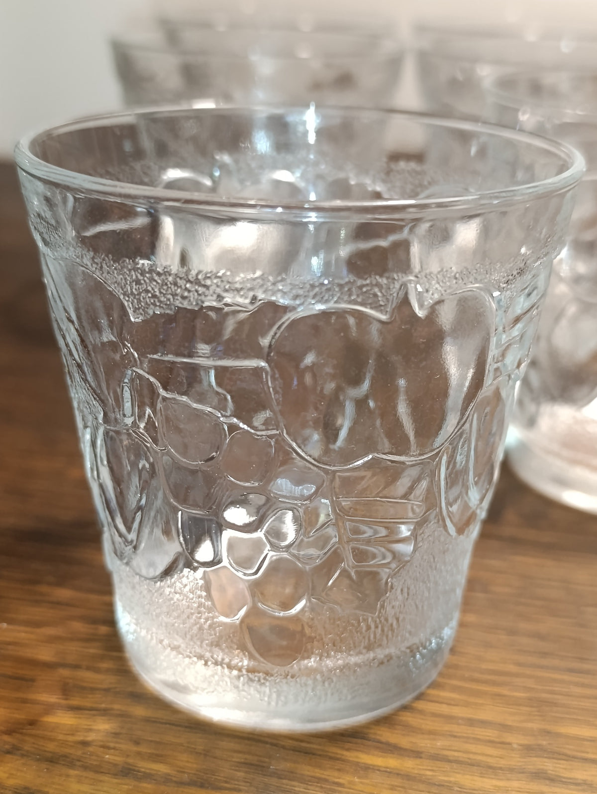 Lot de 6 verres à eau à décor de fruits en relief – style rétro