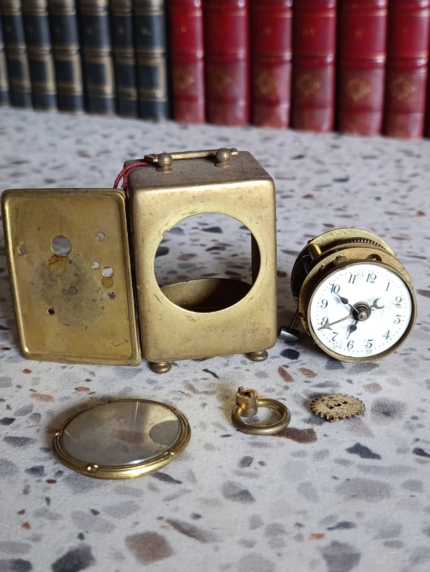 Ancienne pendulette réveil miniature en laiton – mécanisme mécanique à restaurer