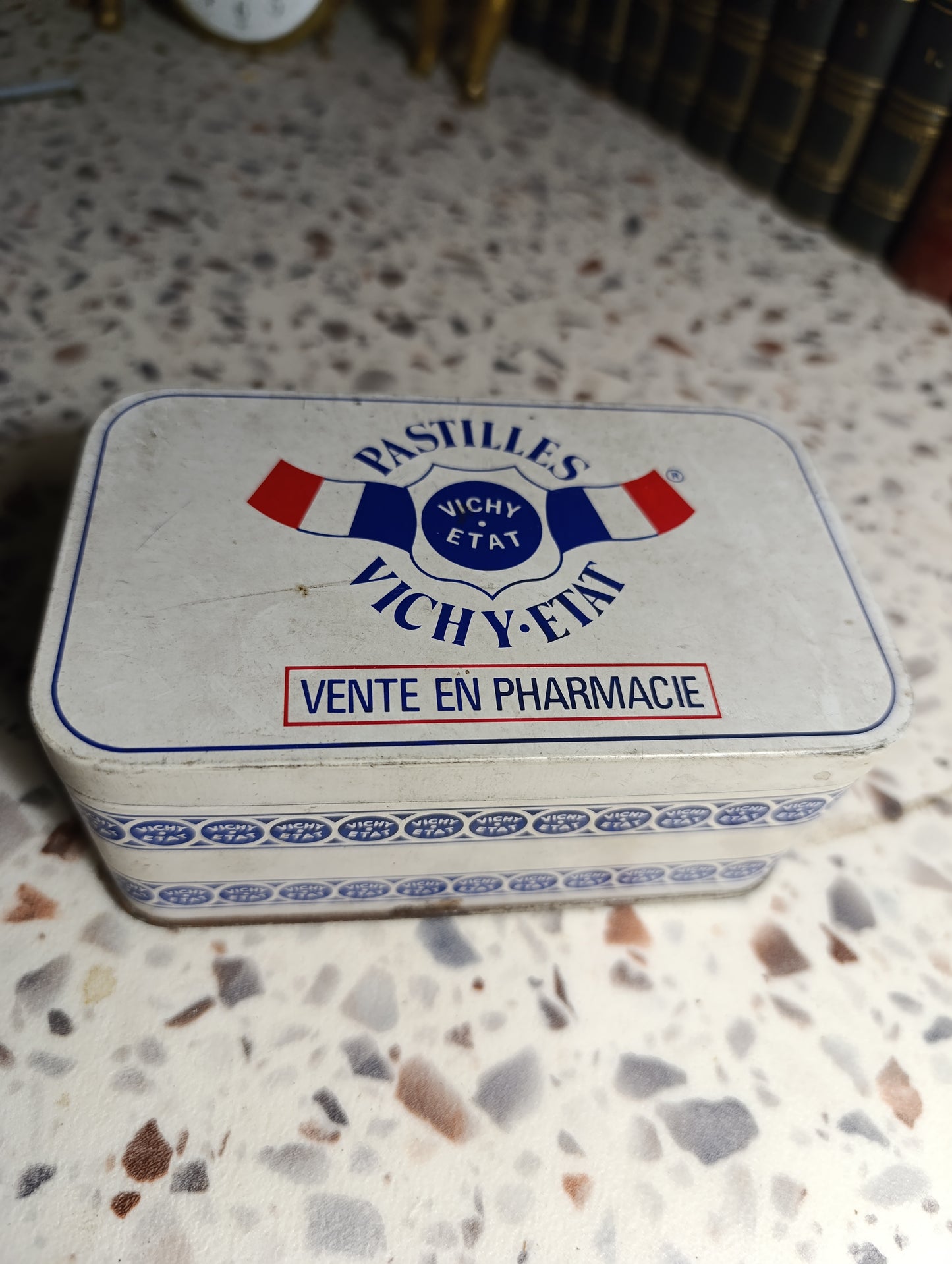 Boîte métallique Pastilles Vichy État – Vente en pharmacie – Boîte publicitaire vintage