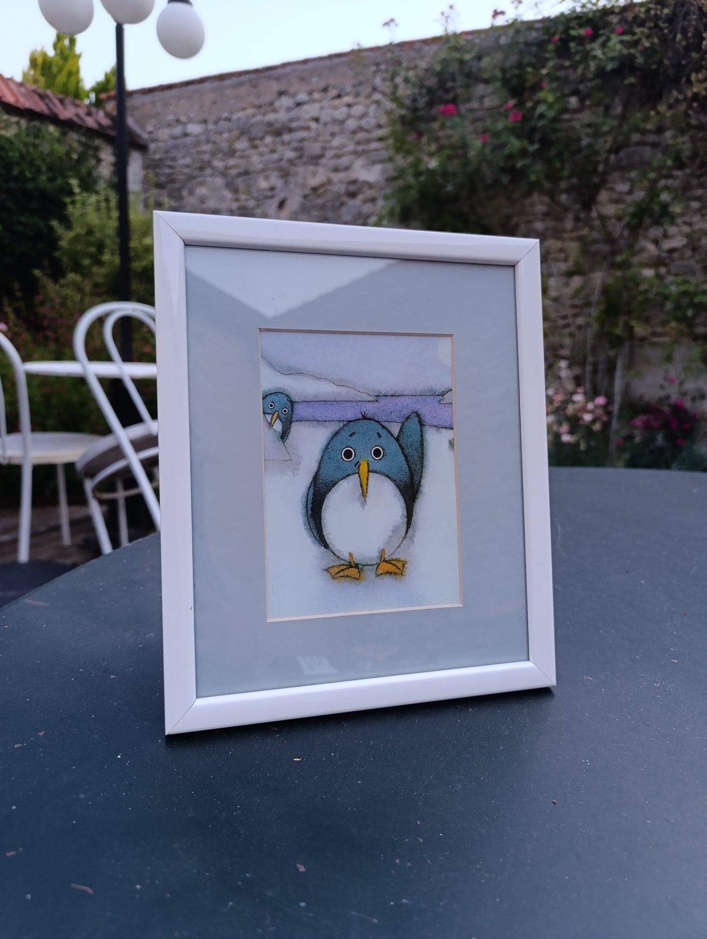 Lot de 2 illustrations encadrées Pingouins – Imprimés décoratifs style enfant – Cadres blancs 24 × 20 cm