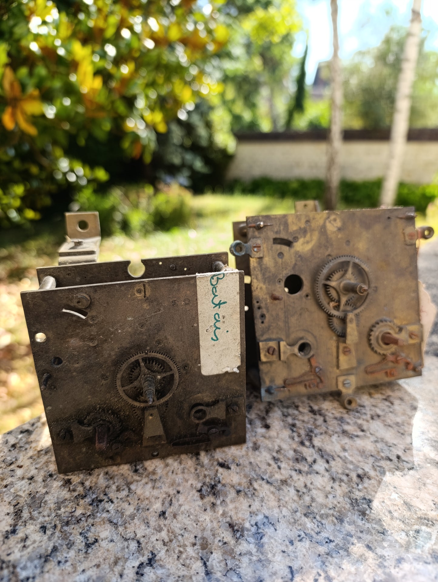 Lot de 2 mouvements d'horloge ancienne à restaurer ou pour pièces