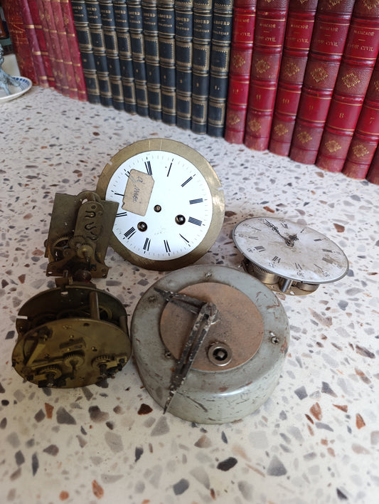 Lot de 5 mécanismes d’horloges et réveils anciens avec cadrans – Pour pièces ou restauration