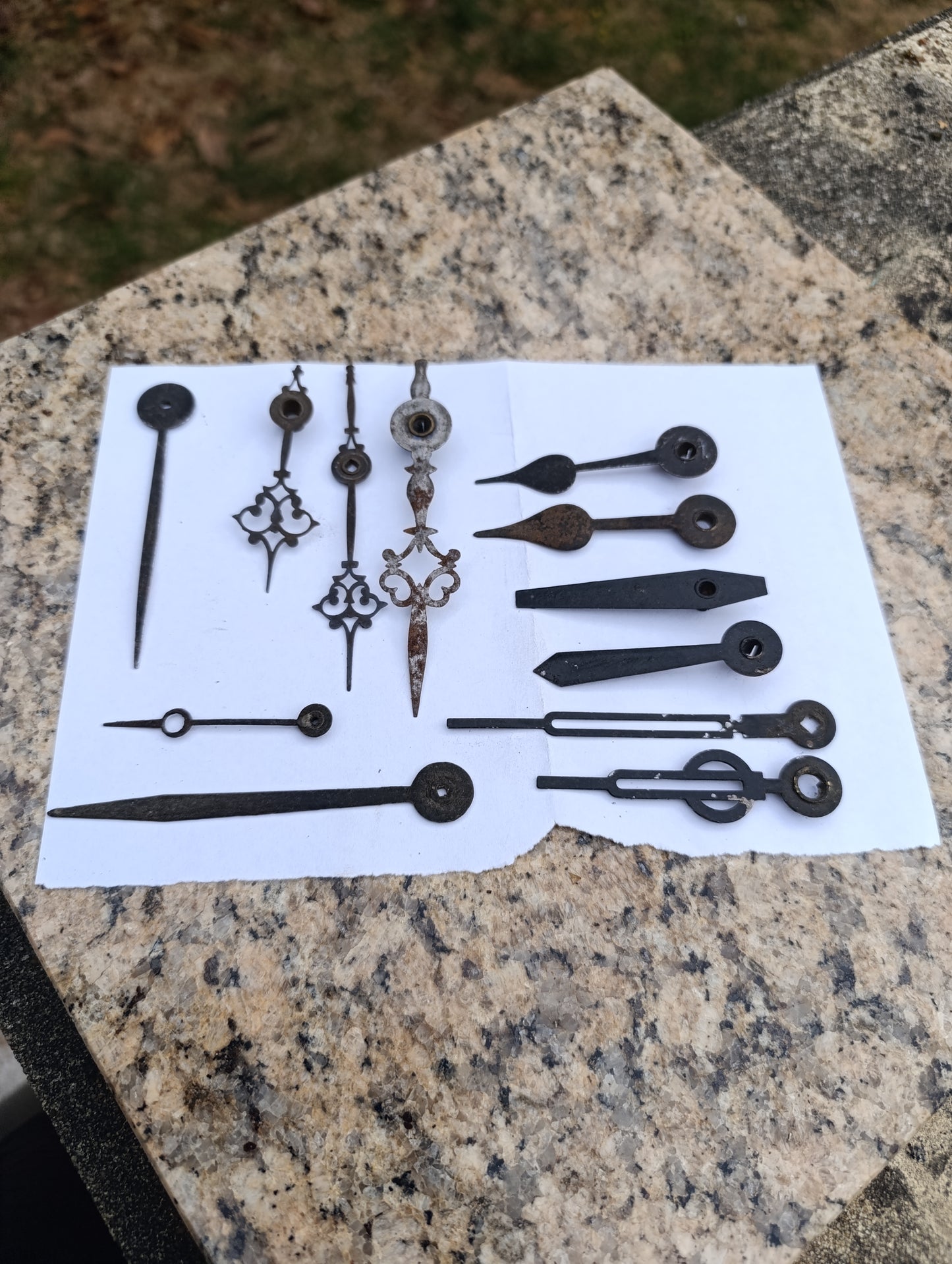 Lot d’aiguilles anciennes pour pendules et horloges – Pièces d’horlogerie