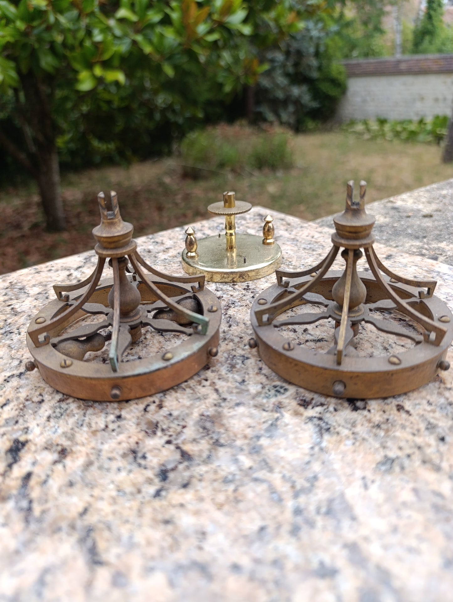 Lot de pièces de balanciers de pendule ancienne en laiton – Horlogerie