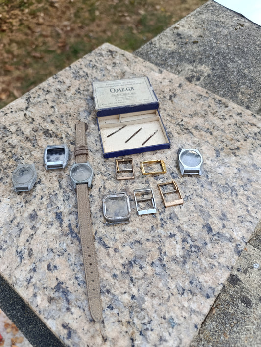 Lot ancien pièces d’horlogerie montres + boîte Omega calibre 40,6 mm