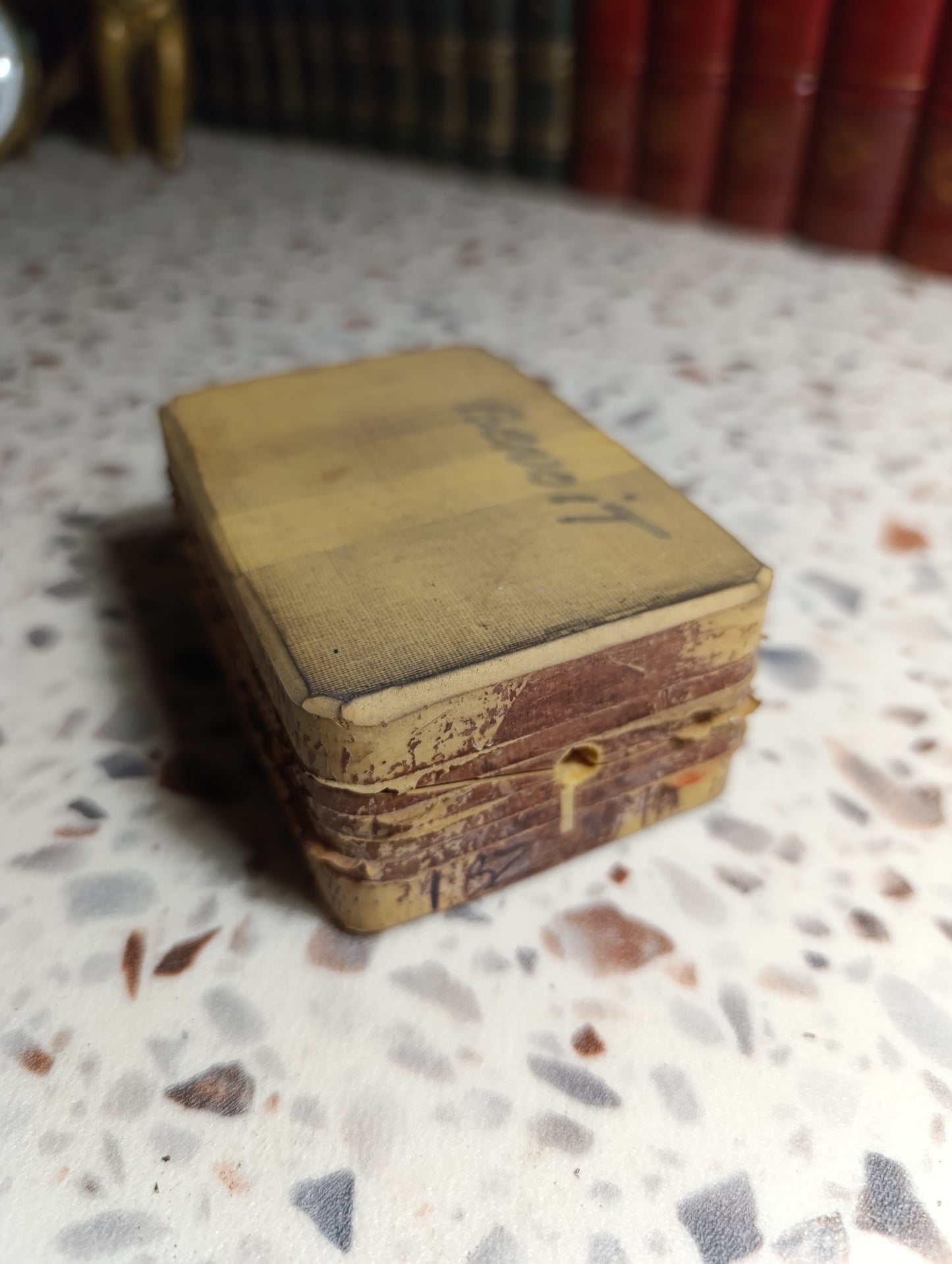 Moule ancien d'horlogerie en caoutchouc – Empreinte de pièce tournée – Atelier d'horloger