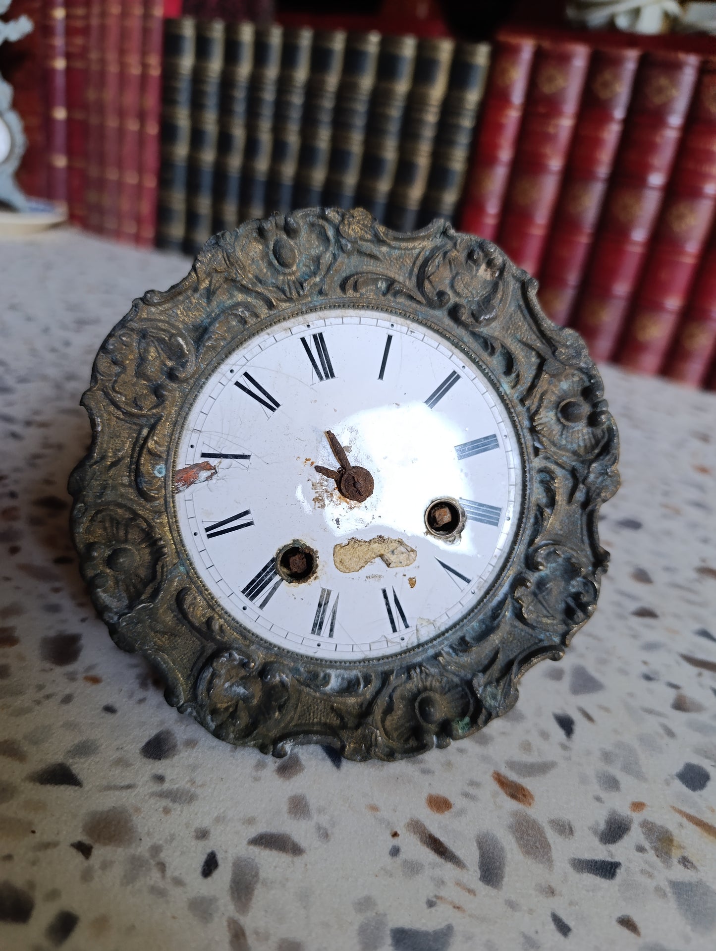 Mouvement d'horloge ancien avec cadran émaillé et entourage en bronze – Pour pièces ou restauration
