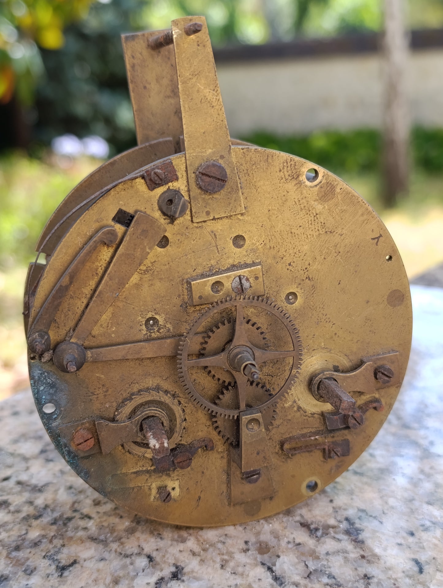 Mouvement d'horloge ancienne rond double barillet à restaurer ou pour pièces