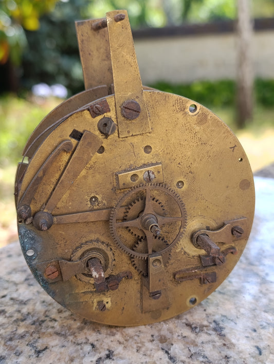 Mouvement d'horloge ancienne rond double barillet à restaurer ou pour pièces