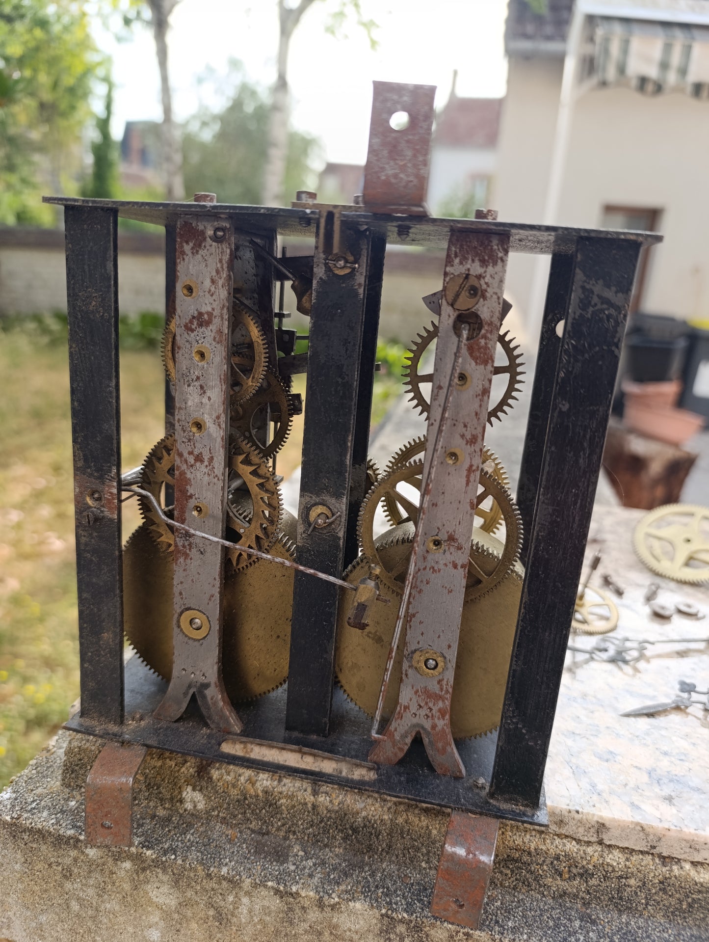 Ancien mouvement de pendule mécanique à deux barillets avec aiguilles – Pour pièces ou restauration