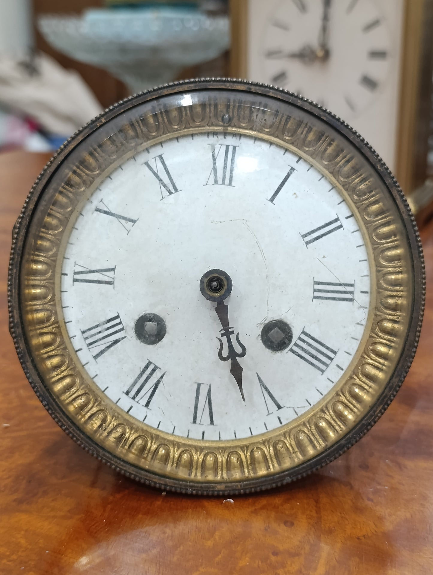 Mouvement de pendule de Paris TRIA avec cadran émaillé ancien à restaurer