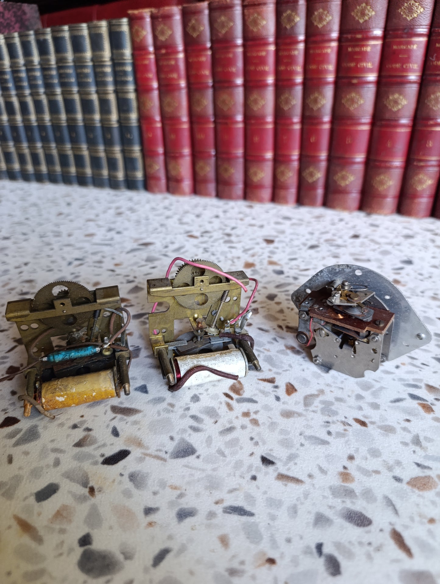 Lot de 3 mouvements d’horloge électrique anciens – Pour pièces ou restauration