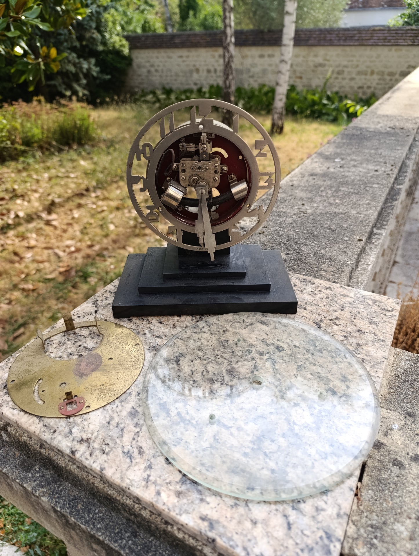 Rare pendule ATO Léon Hatot Art Déco électromagnétique vers 1930
