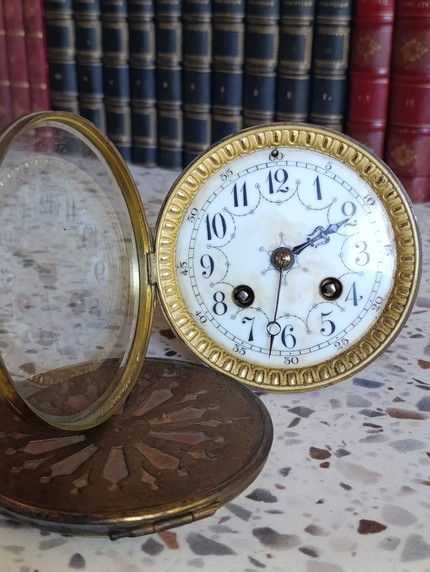 Mouvement d'horloge ancien A.D. Mougin avec cadran émaillé